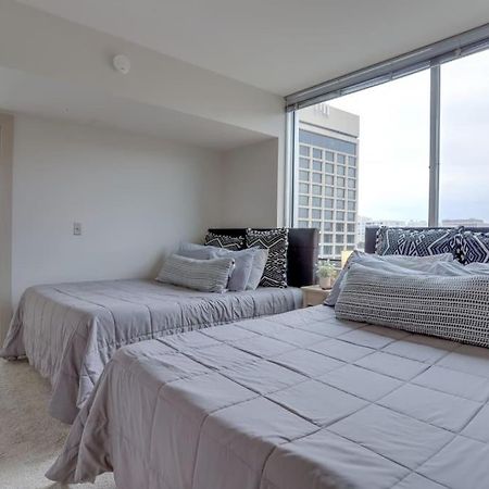 Wonderful 2Br Apartment At Crystal City アーリントン エクステリア 写真