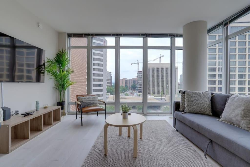 Wonderful 2Br Apartment At Crystal City アーリントン エクステリア 写真