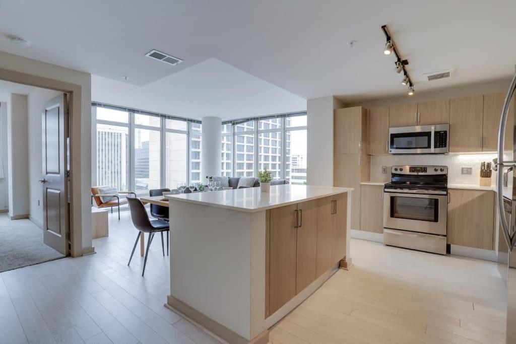 Wonderful 2Br Apartment At Crystal City アーリントン エクステリア 写真