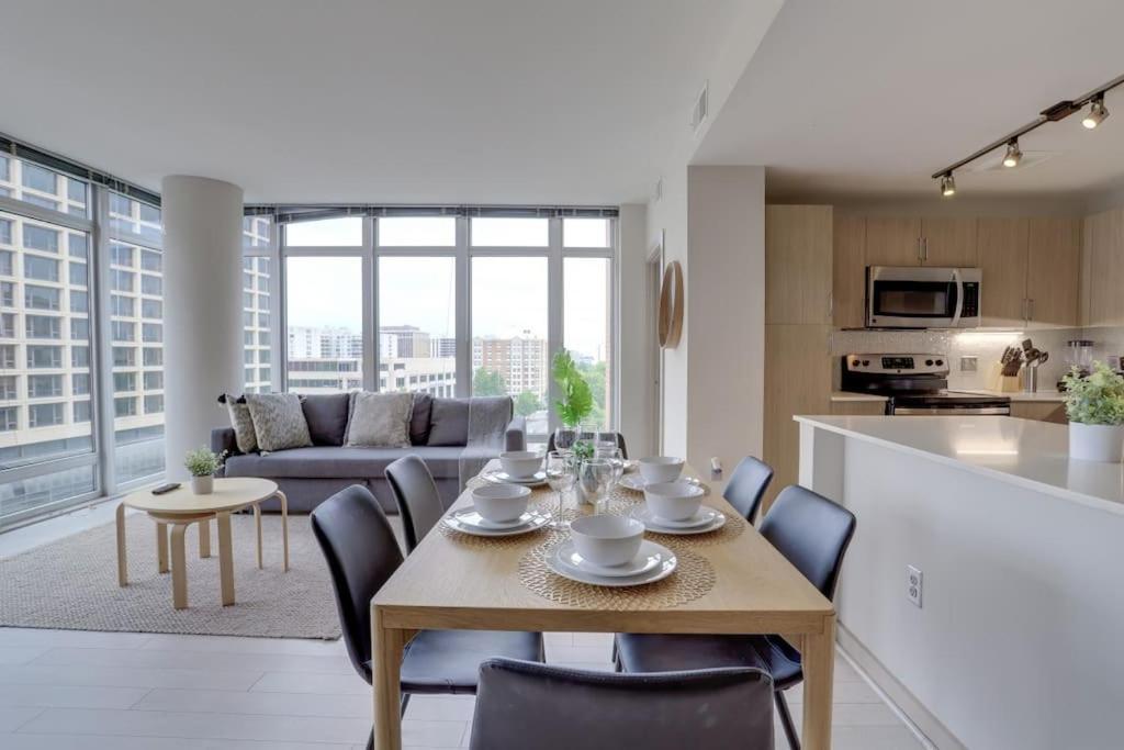 Wonderful 2Br Apartment At Crystal City アーリントン エクステリア 写真