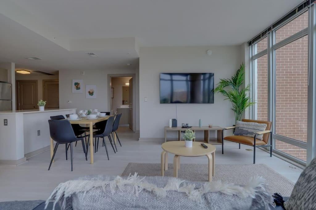 Wonderful 2Br Apartment At Crystal City アーリントン エクステリア 写真