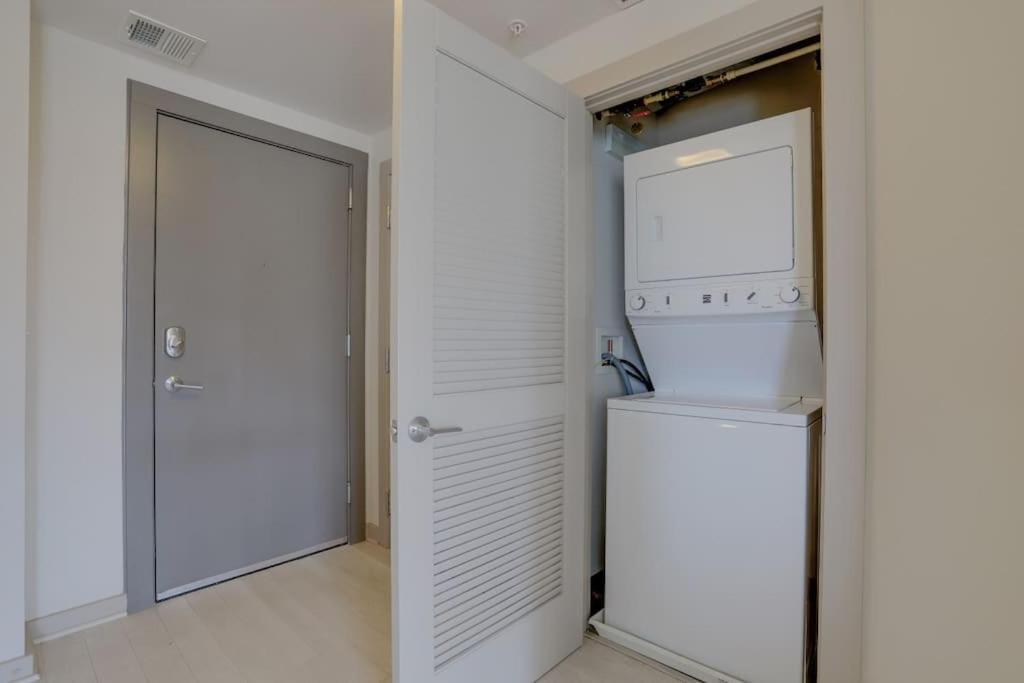 Wonderful 2Br Apartment At Crystal City アーリントン エクステリア 写真