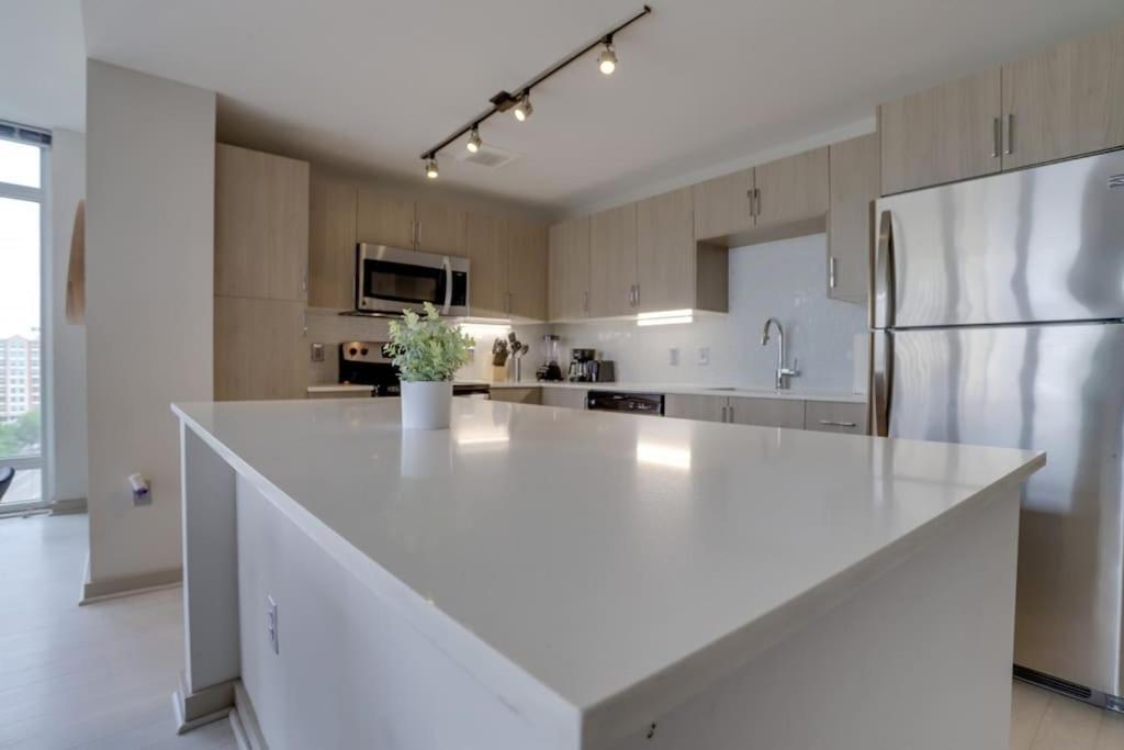 Wonderful 2Br Apartment At Crystal City アーリントン エクステリア 写真