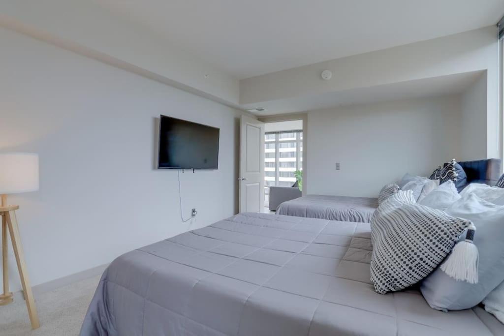 Wonderful 2Br Apartment At Crystal City アーリントン エクステリア 写真