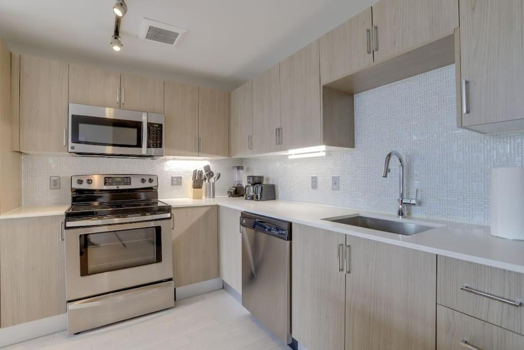 Wonderful 2Br Apartment At Crystal City アーリントン エクステリア 写真