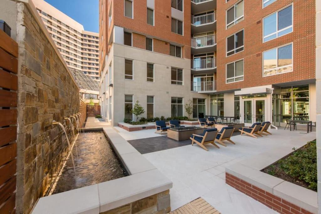 Wonderful 2Br Apartment At Crystal City アーリントン エクステリア 写真