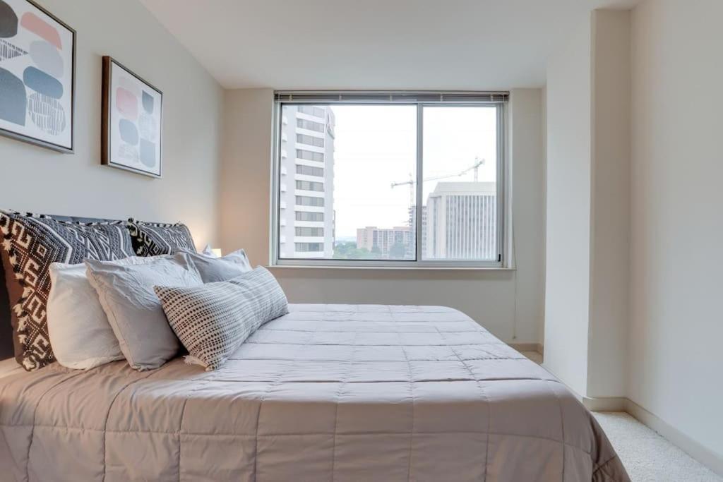 Wonderful 2Br Apartment At Crystal City アーリントン エクステリア 写真