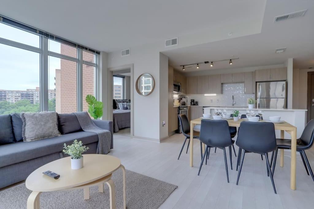 Wonderful 2Br Apartment At Crystal City アーリントン エクステリア 写真